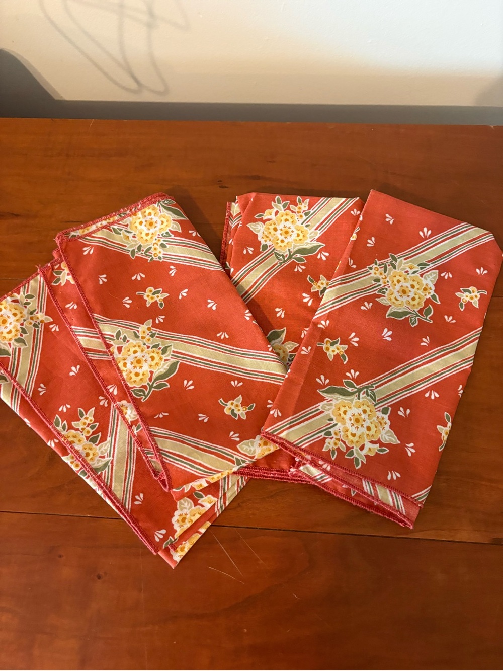 Retro Floral Cloth Napkins Set of 4 Red Cottage Table Linens